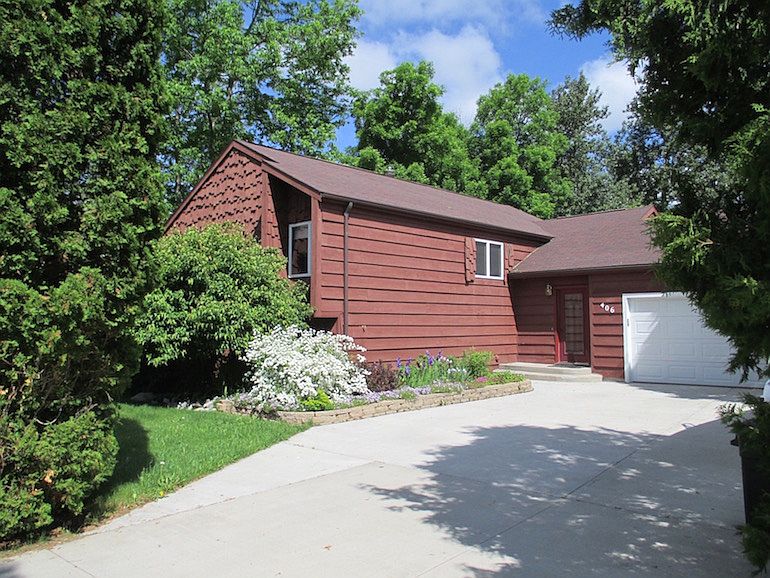 1st image of 406 Shorewood Dr