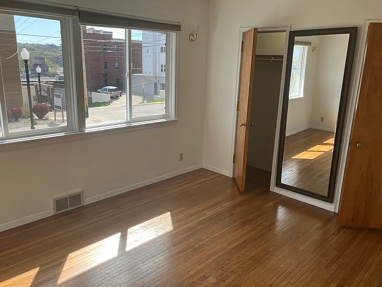 104 Olive St W — Photo 11