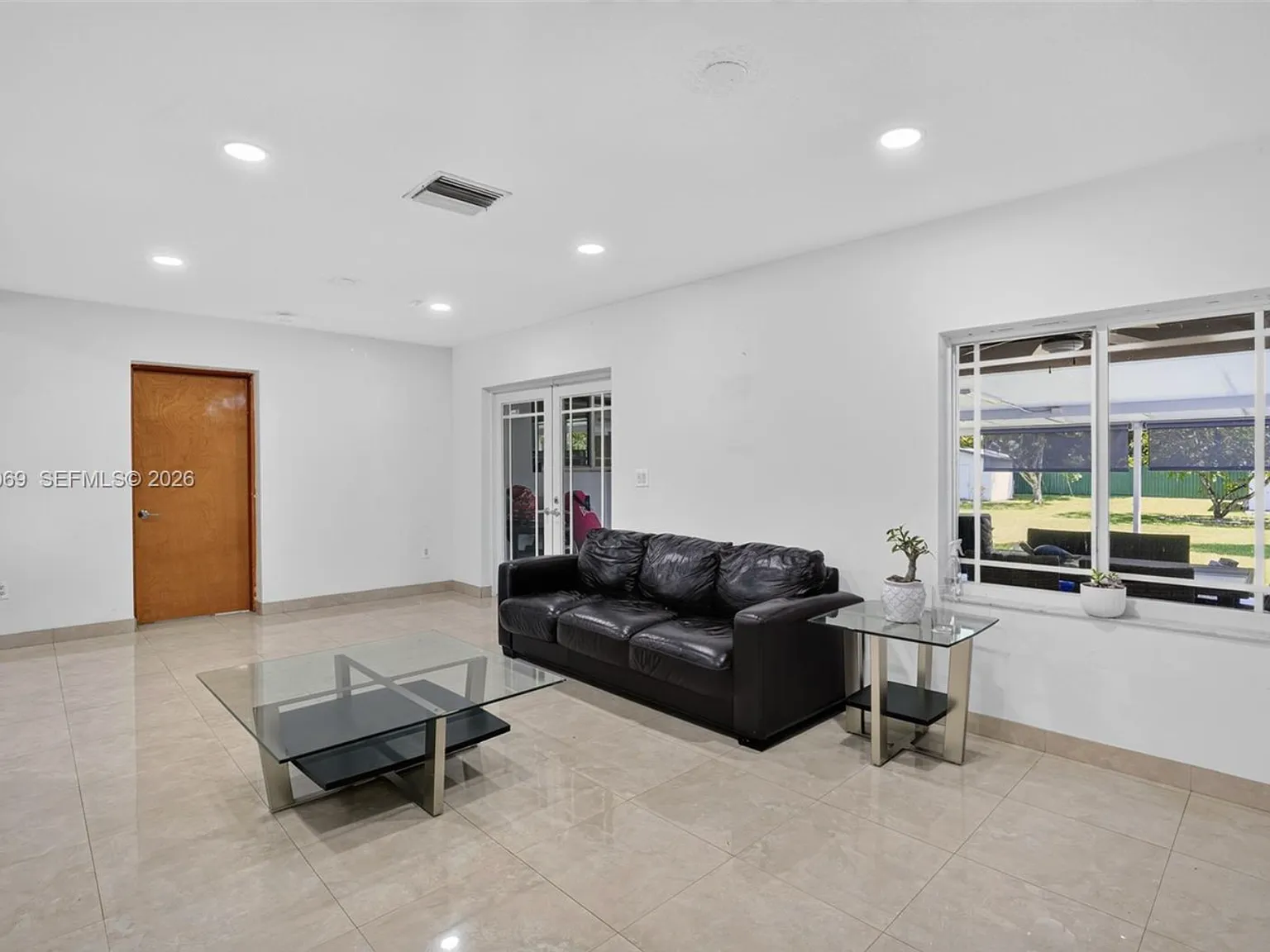 3 bed, 2618 sqft, $5,200 — Photo 4