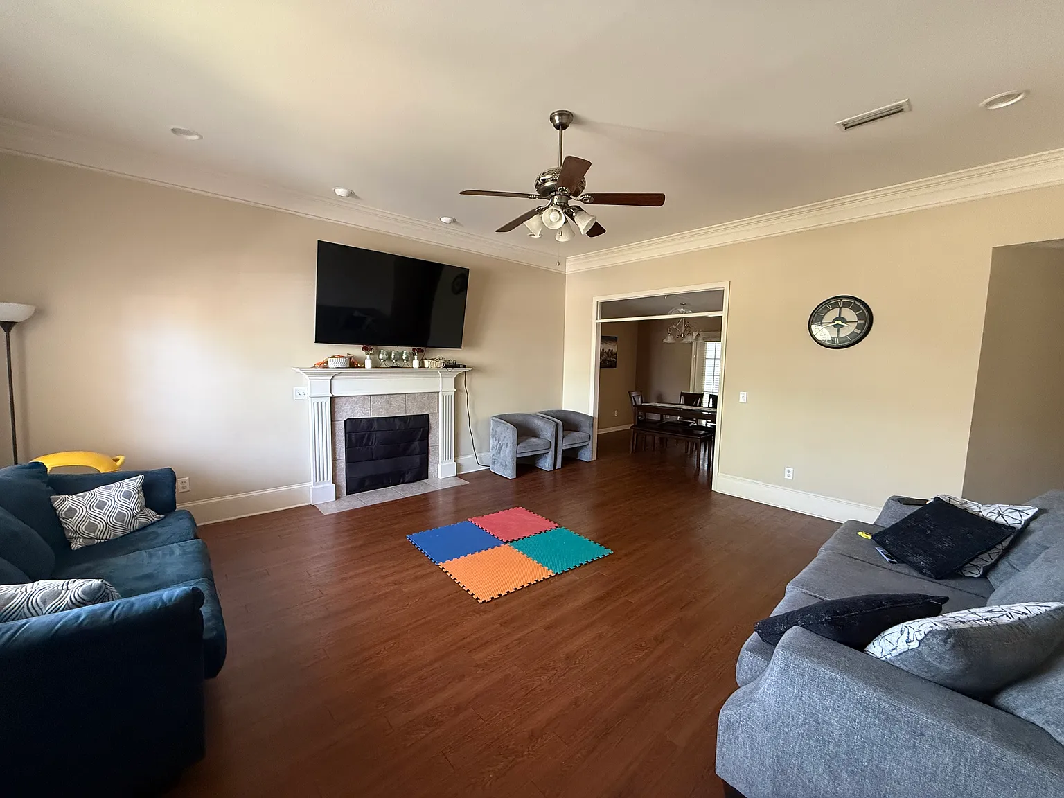 4 bed, 1936 sqft, $2,100 — Photo 2