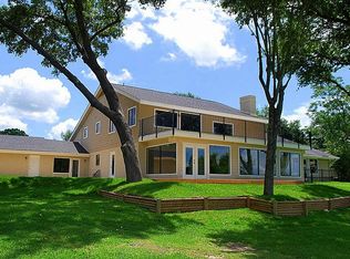 412 Brookhollow Dr, Huntsville, TX 77340
