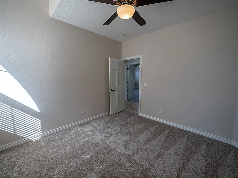 2541 W Spilsbury Ct — Photo 16