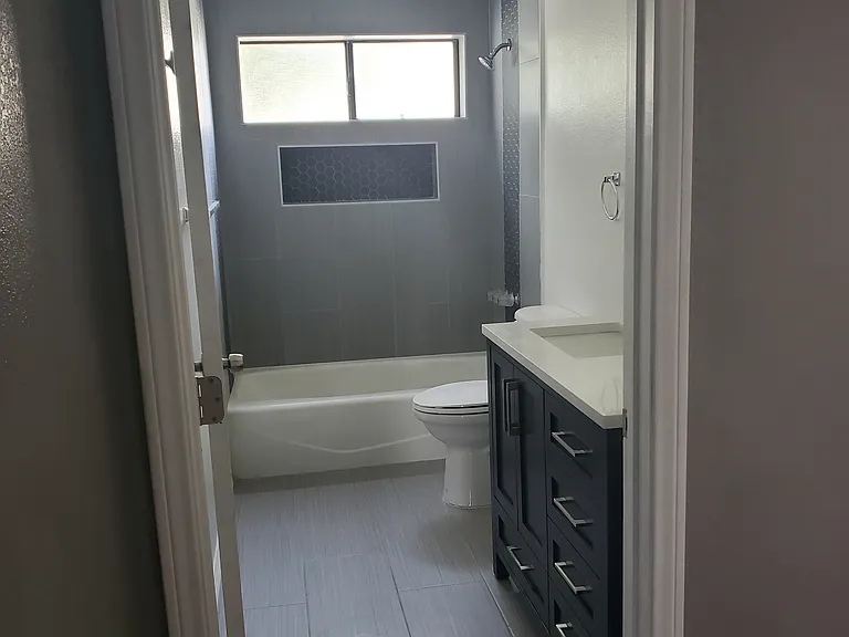 902 N Pass Ave — Photo 13