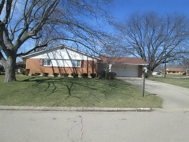 5273 Bromwick Dr photo 1