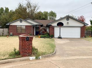 12112 NW 7th St, Yukon, OK 73099
