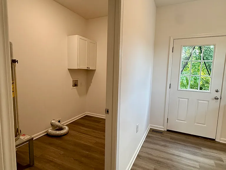 408 Lynda Lee Ln #B — Photo 8