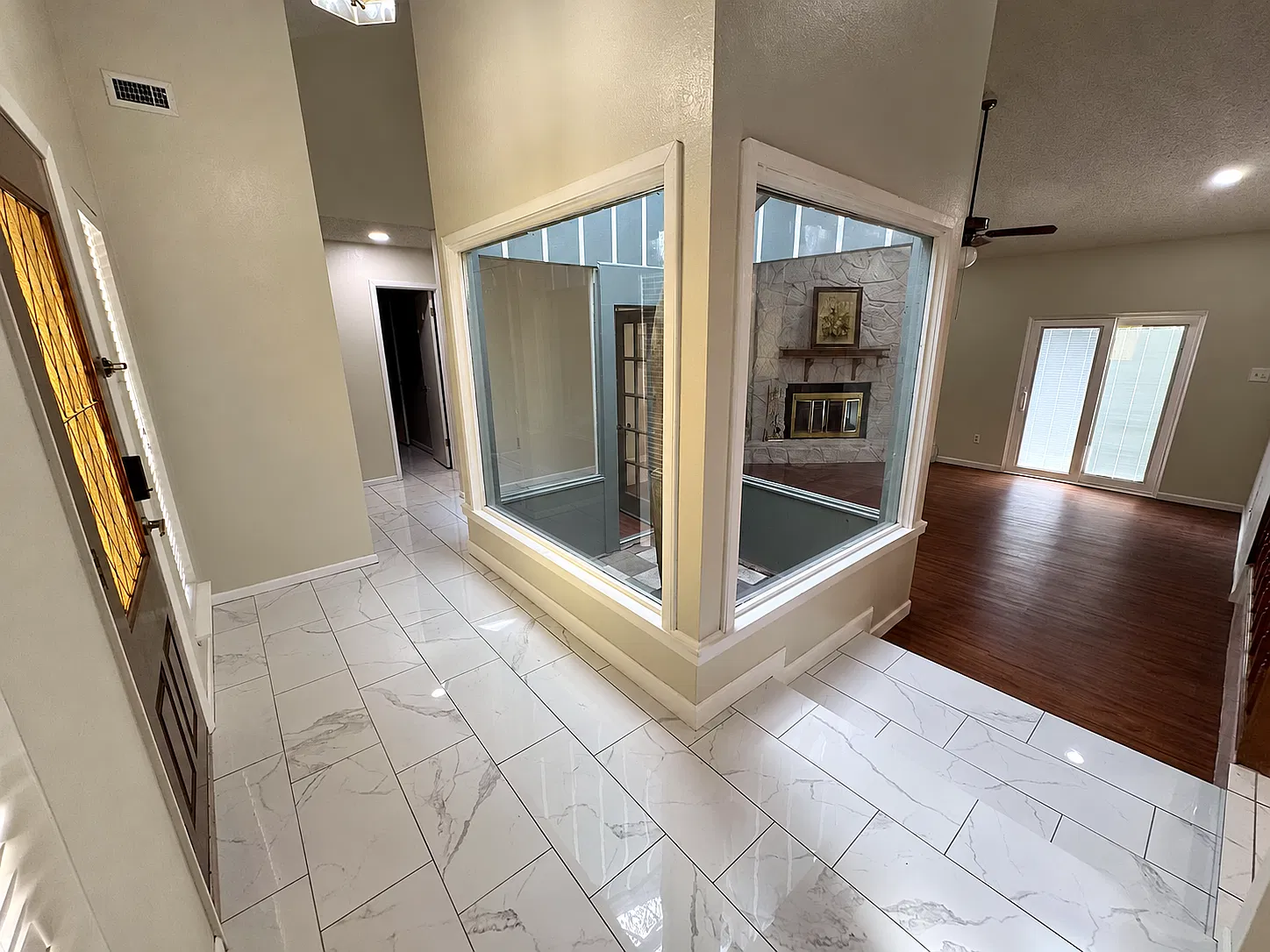 3 bed, 1986 sqft, $2,200 — Photo 2