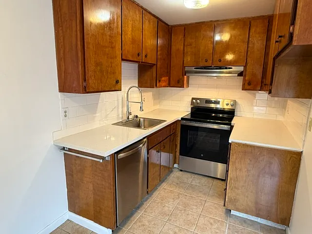 2220 Lincoln Ave #L — Photo 3