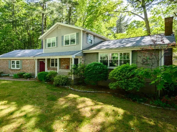 371 Gardner St, Hingham, MA 02043