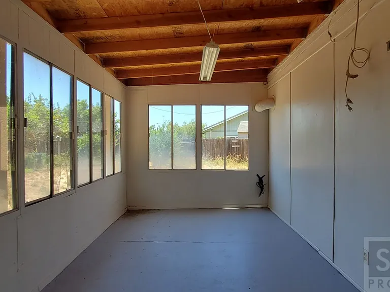 812 Emerald Ct — Photo 30