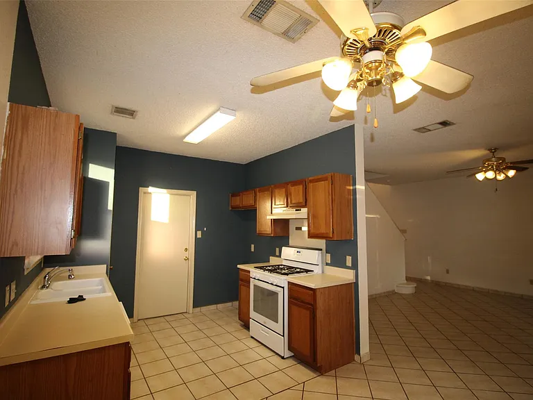 8622 Piney Creek Bnd — Photo 13