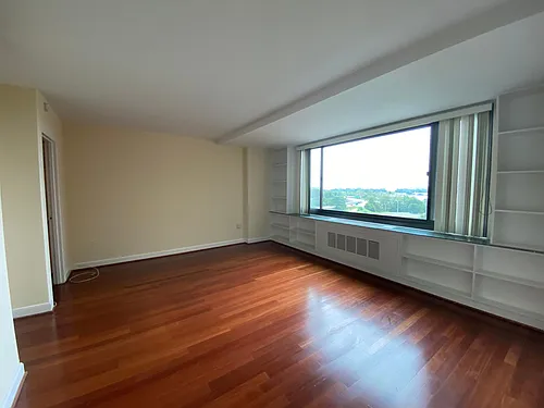 1011 Arlington Blvd Photo 1