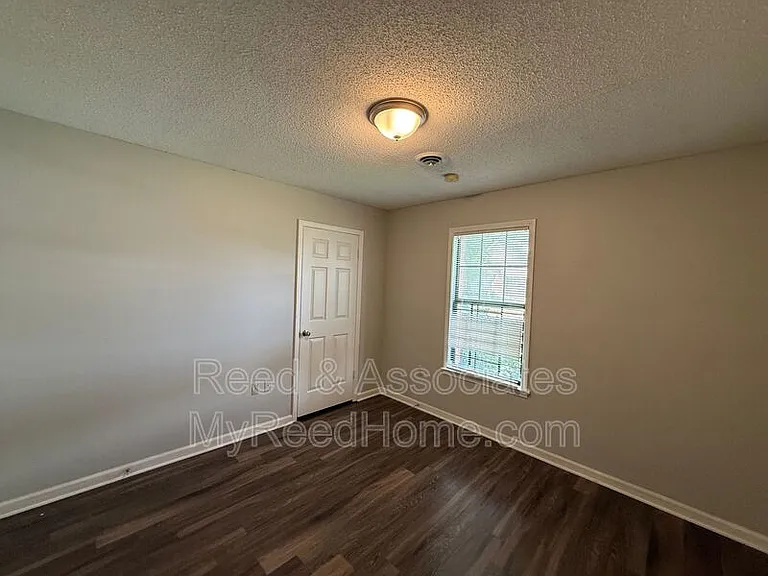 4811 Barkshire Dr — Photo 9