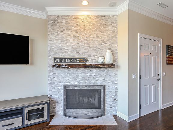4th image of 2107 W Belmont Ave Unit 4B