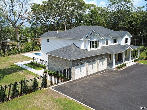 3rd image of 32 Pine Road