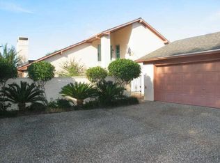 2 Wellington Ln, Sugar Land, TX 77478