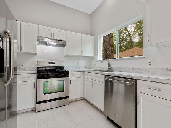 Stainless appliances, huge one sink and new faucet