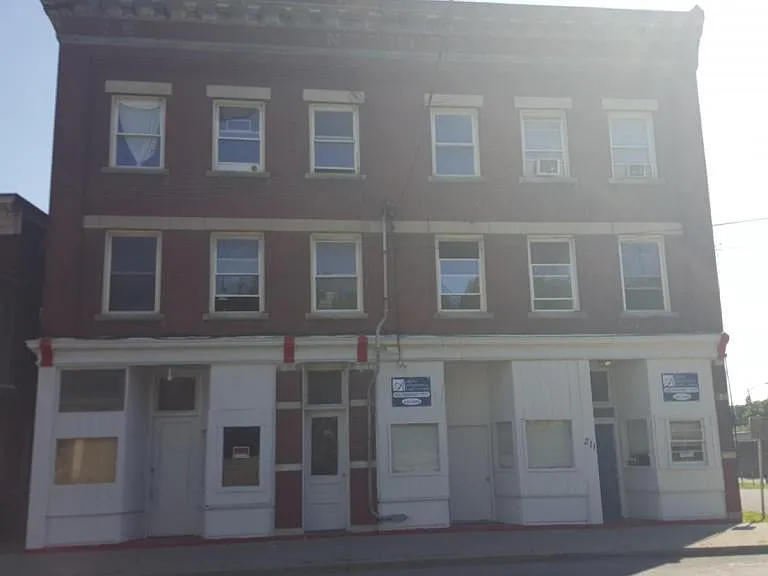 213-215 E Main St #3 — Photo 9