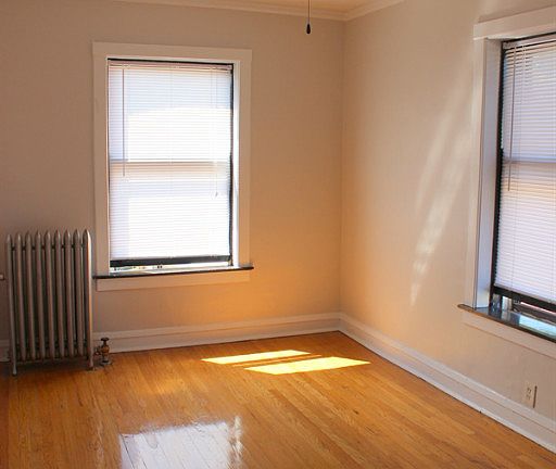 2nd image of 2100 W Ainslie St #21082W