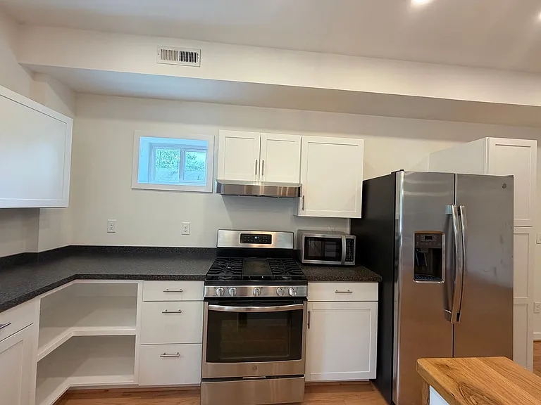 1500 Meridian St — Photo 17
