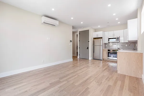 Rented by Skyhigh Realty NYC LLC | media 14