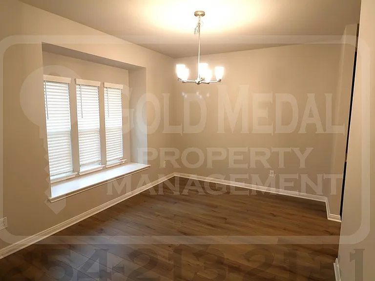 1810 Horatio St — Photo 3