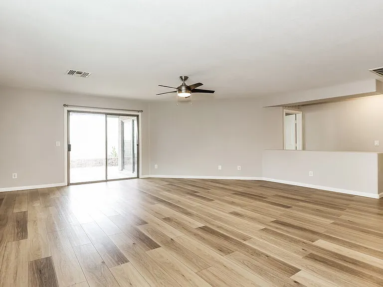 4015 S 59th Ln — Photo 4