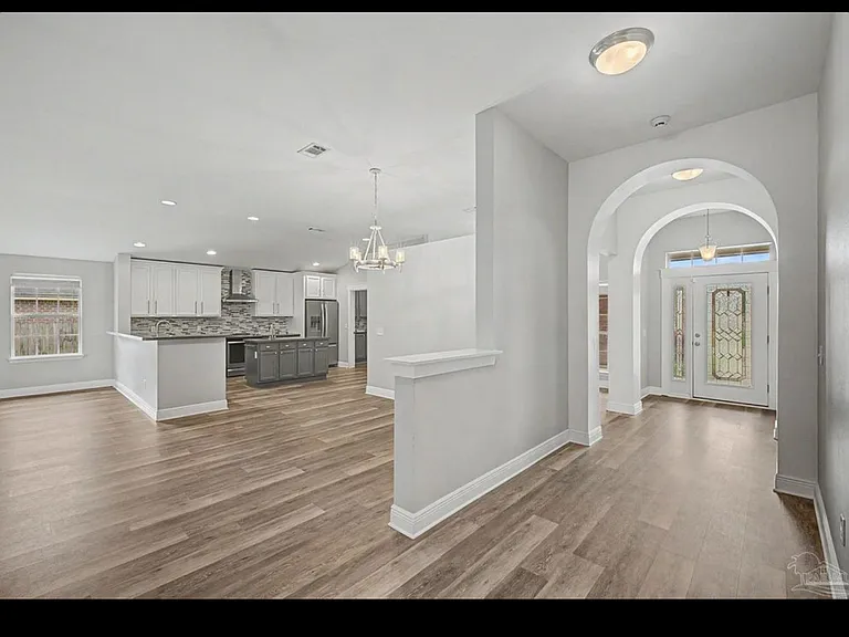 5897 Arch Ave — Photo 7