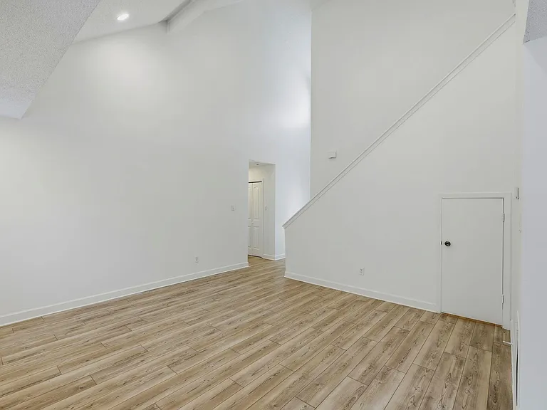 3200 Spaniel Dr — Photo 5