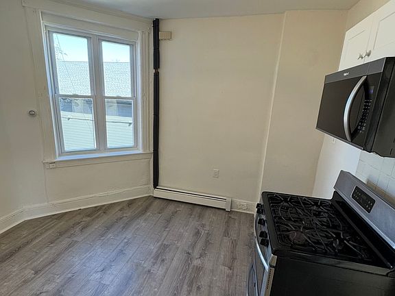 3rd image of 178 Howe Ave