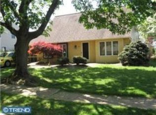 25 Quickset Rd, Levittown, PA 19057