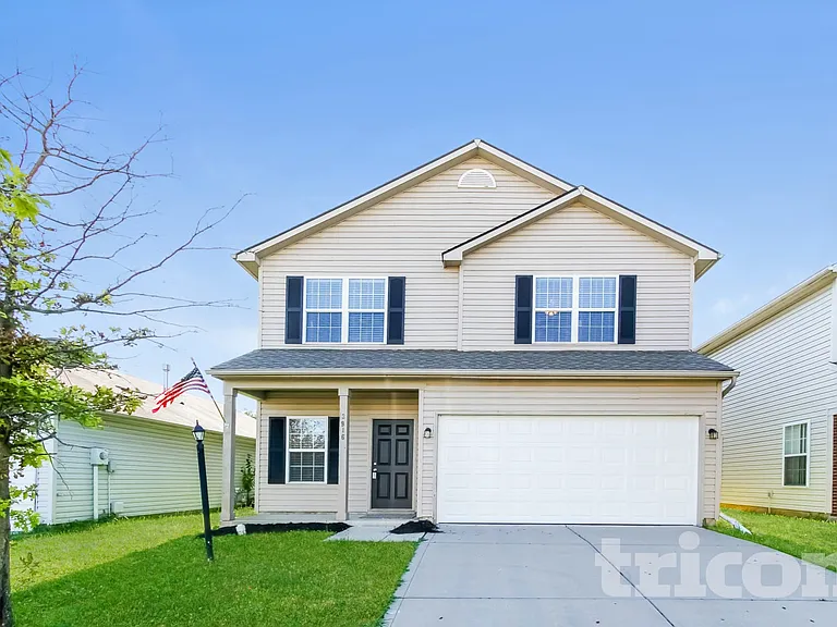 3916 Roundwood Dr — Photo 1