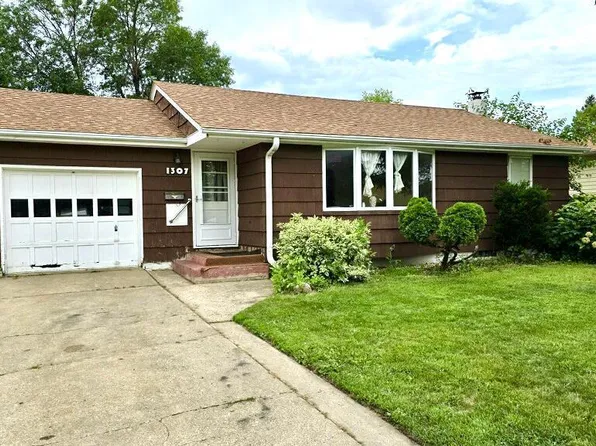 1307 Apel Ave, Worthington, MN 56187