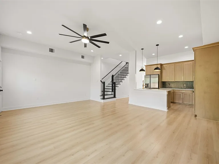 8210 Lawler St #A — Photo 9