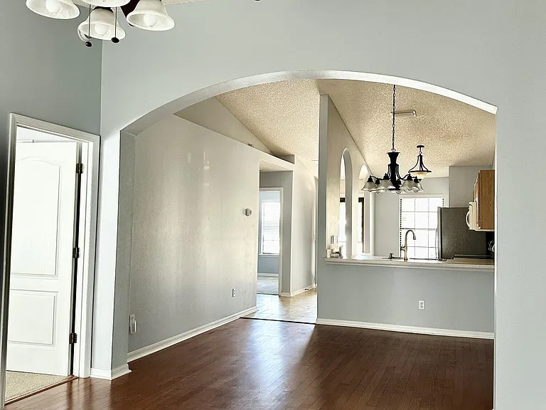341 Redwood Ln — Photo 9