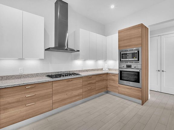 3rd image of 5812 E Brookfield Circle