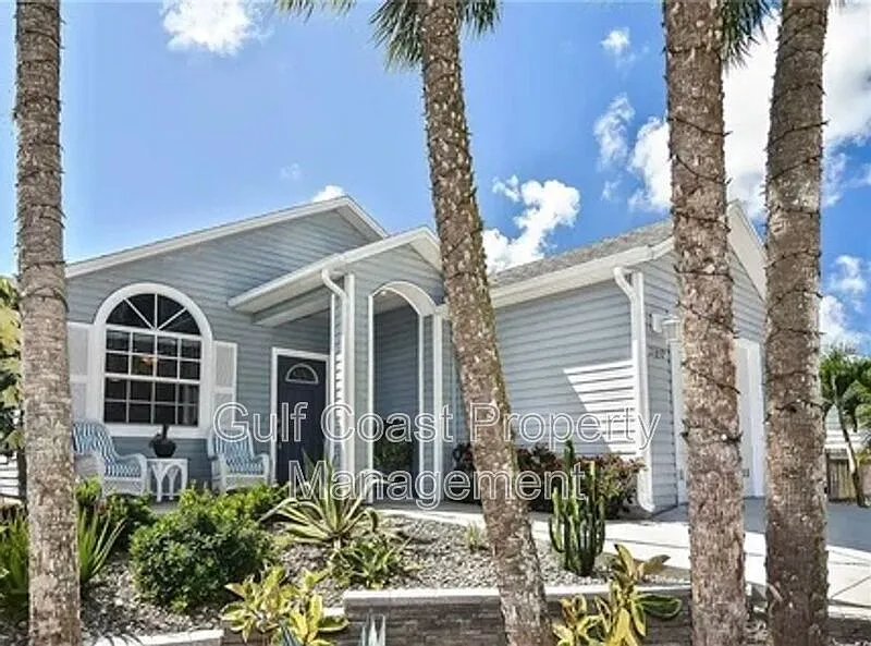 3 bed, 2.0 bath, 1300 sqft, $2,650 — Photo 2