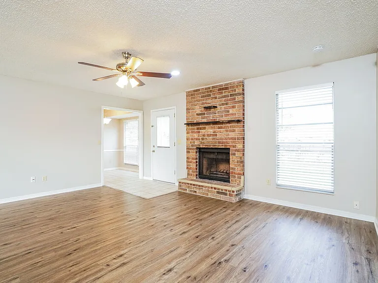 2677 Aberdeen Ct — Photo 5