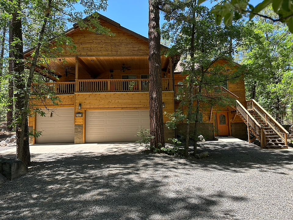 In-Law Unit front door is to the bottom right of picture. Separate entrance. Parking is in front of Unit.