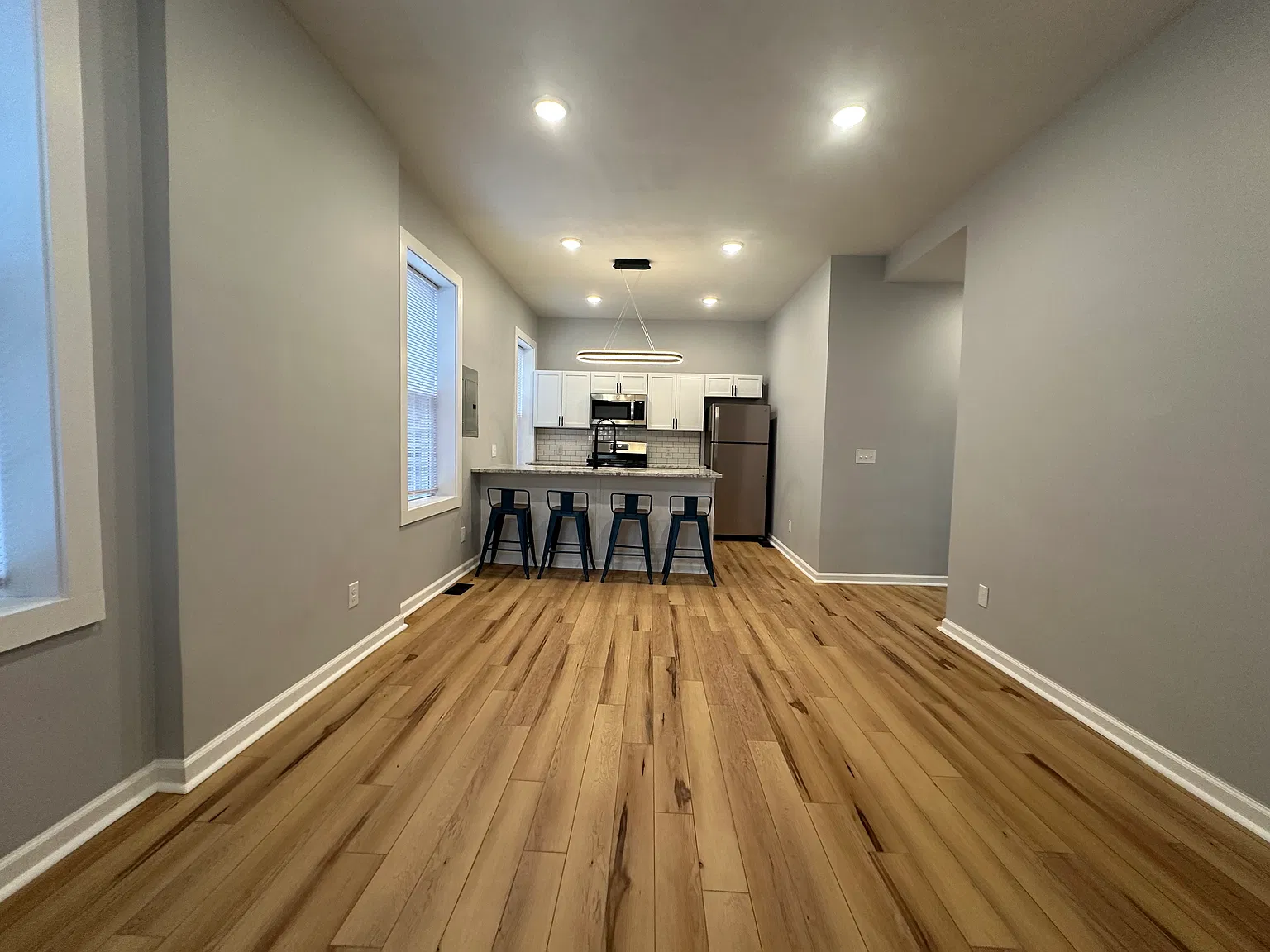 2 bed, 850 sqft, $1,600 — Photo 3