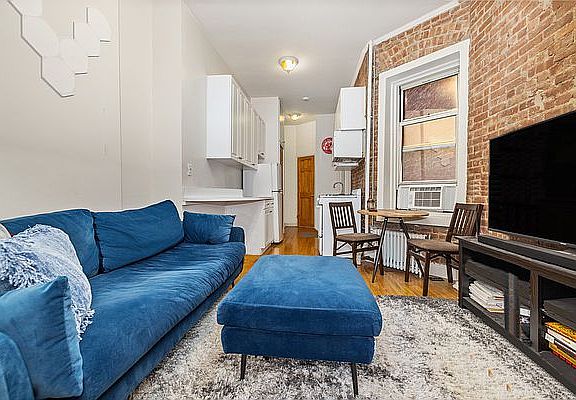 3rd image of 224 Sullivan St #8