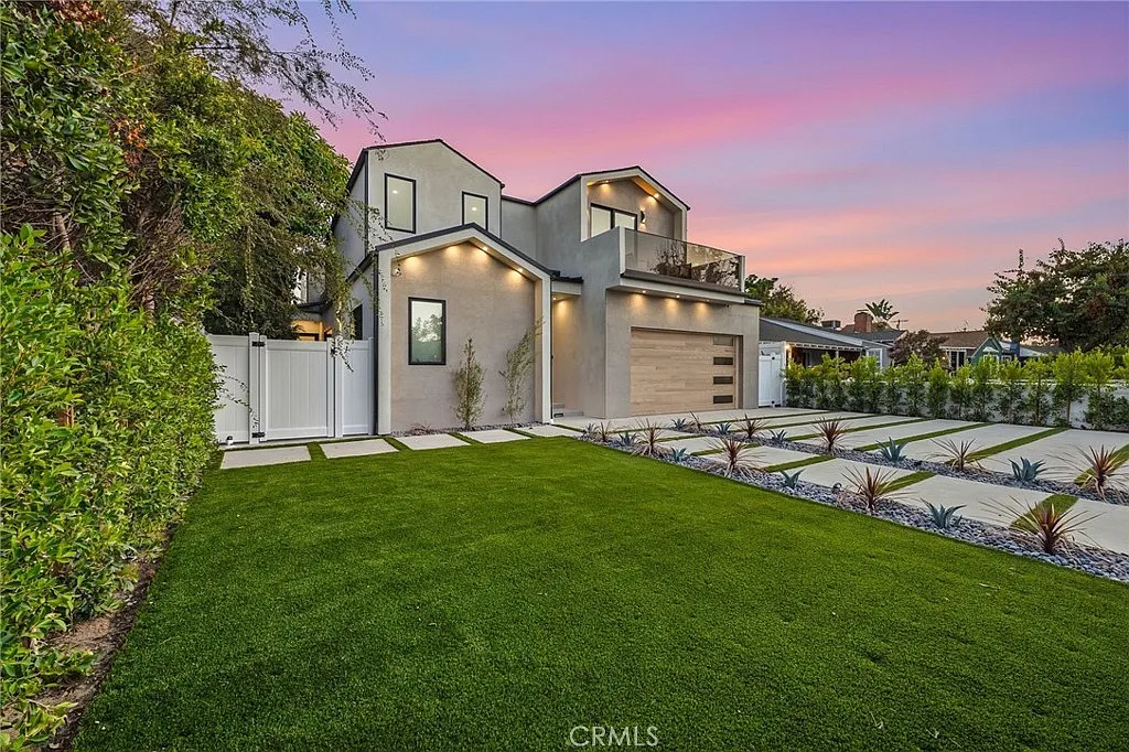 5 bed, 5.5 bath, 3985 sqft, $26,000 — Photo 3