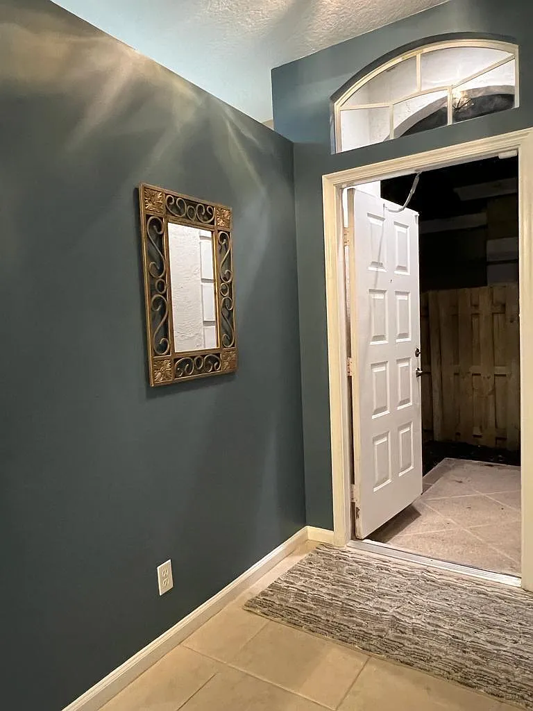 3 bed, 1317 sqft, $3,200 — Photo 1