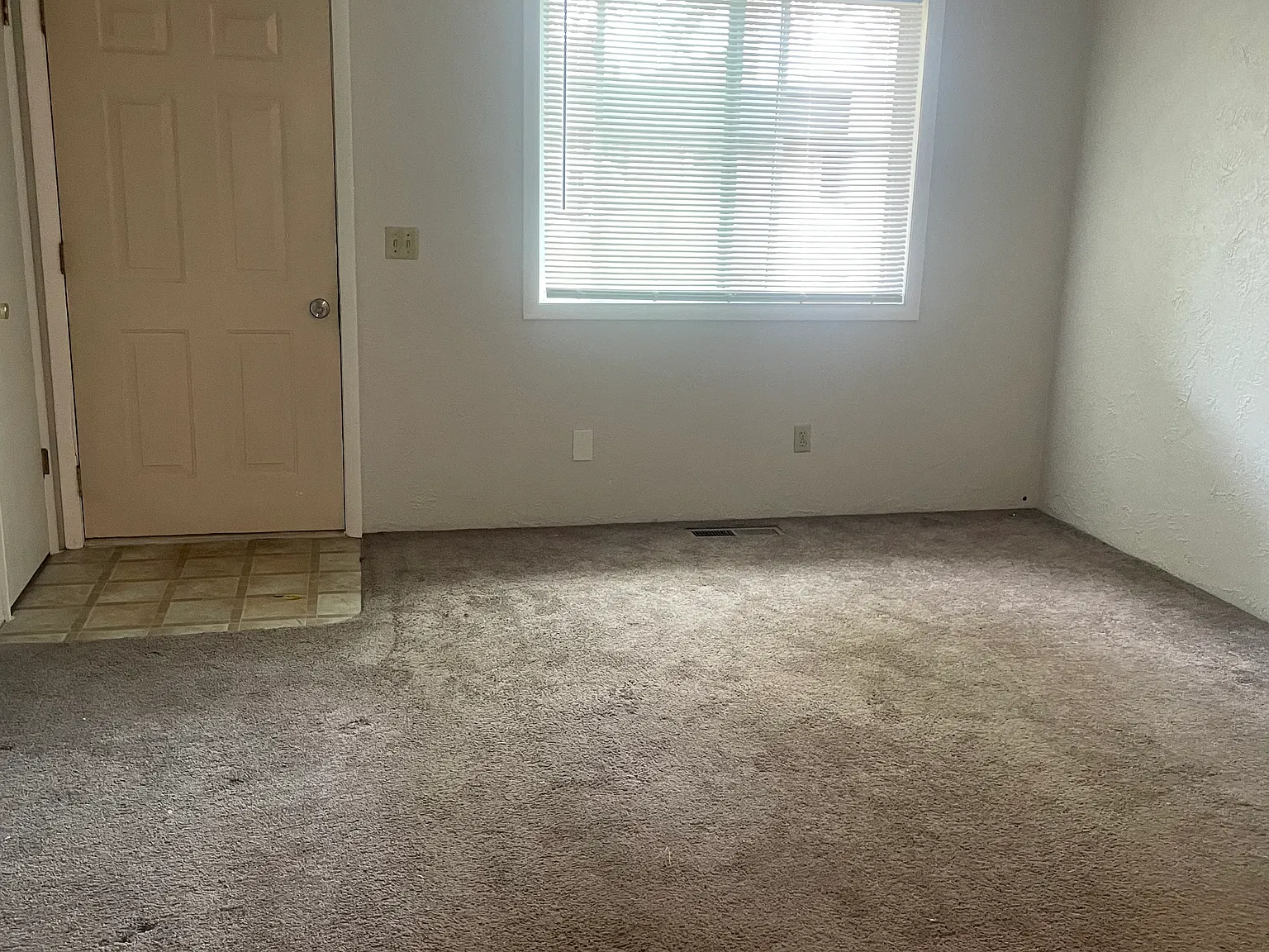 2 bed, 800 sqft, $1,100 — Photo 2
