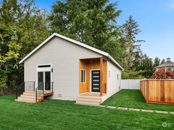 11621 Meridian Avenue N, Seattle, WA 98133