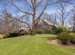 20 Hickory Dr, Roslyn, NY 11576
