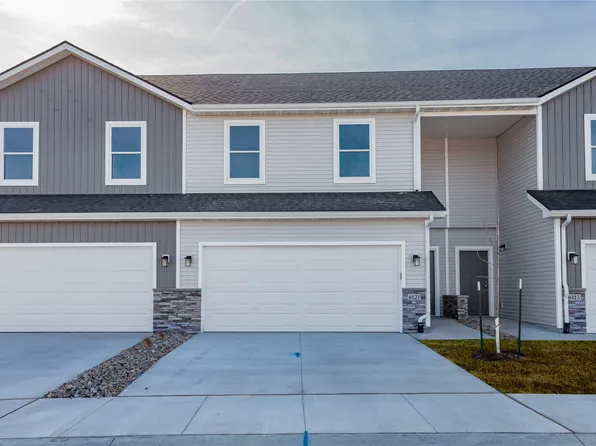 6121 Tungsten Dr, Pleasant Hill, IA 50327