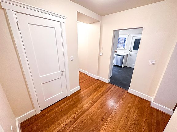 3rd image of 931 11th Ave E #203