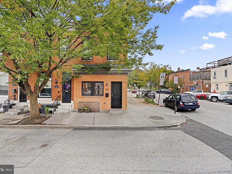 300 S Robinson St — Photo 1