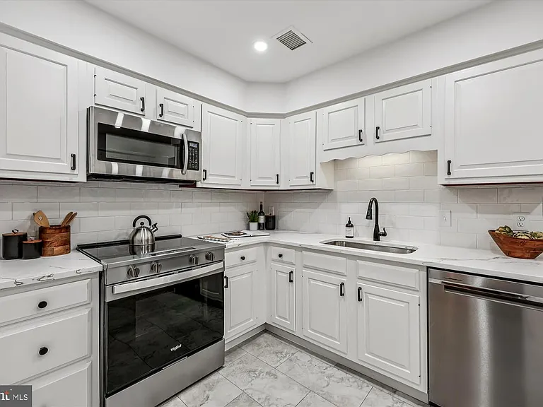 8101 Connecticut Ave S #307 — Photo 7